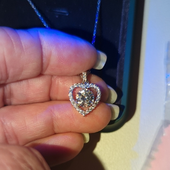 Moissanite pink heart necklace in case with GRA report and cleaning cloth - Picture 3 of 11